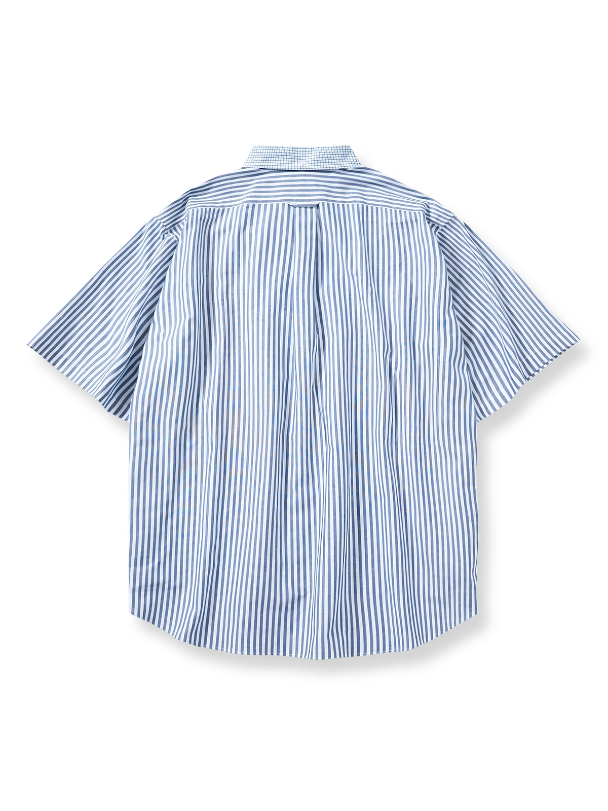 ボタンダウンカラーチェック柄パッチワークシャツの全体デザインを展示し、その青春的でカジュアルなスタイルと多様なチェックのパッチワークの魅力を強調。