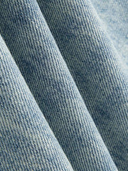 詳細画像: ジーンズの猫ひげ模様と破れのディテール特写