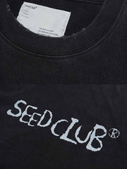 Tシャツの手書き風ロゴプリントのディテール