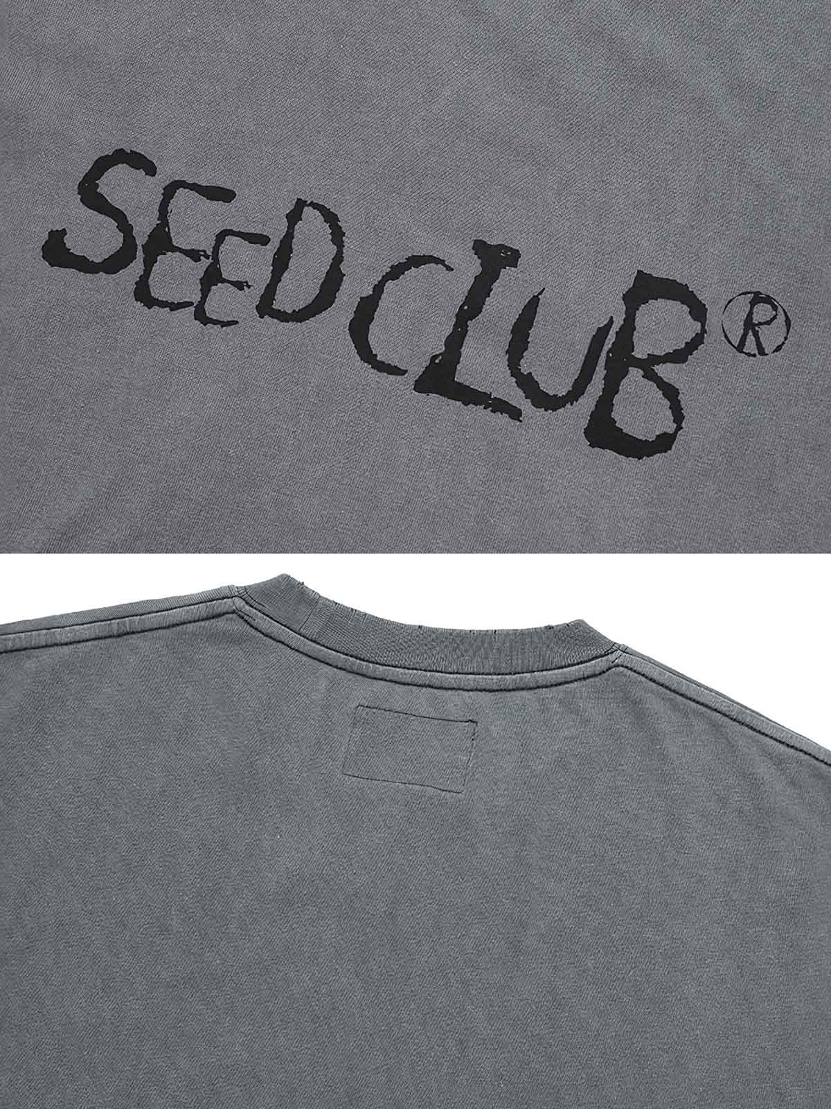 Tシャツの手書き風ロゴプリントのディテール