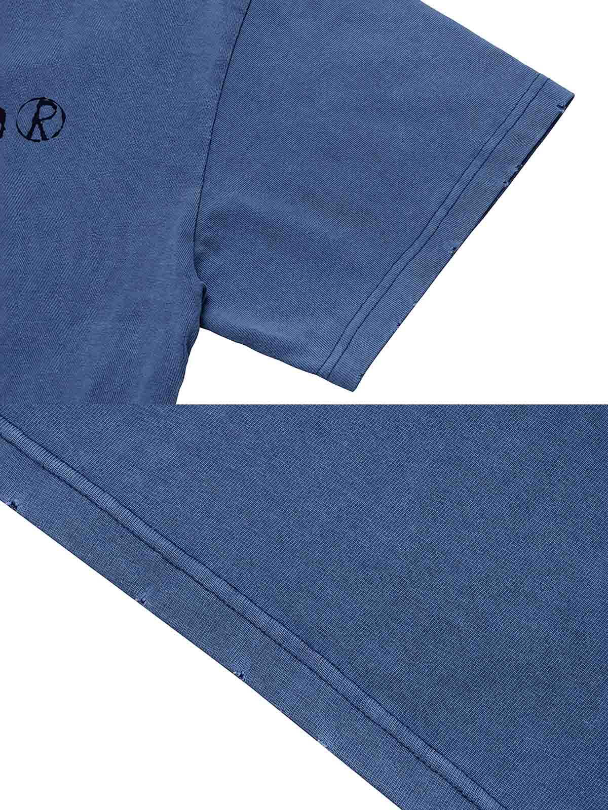 Tシャツの手書き風ロゴプリントのディテール