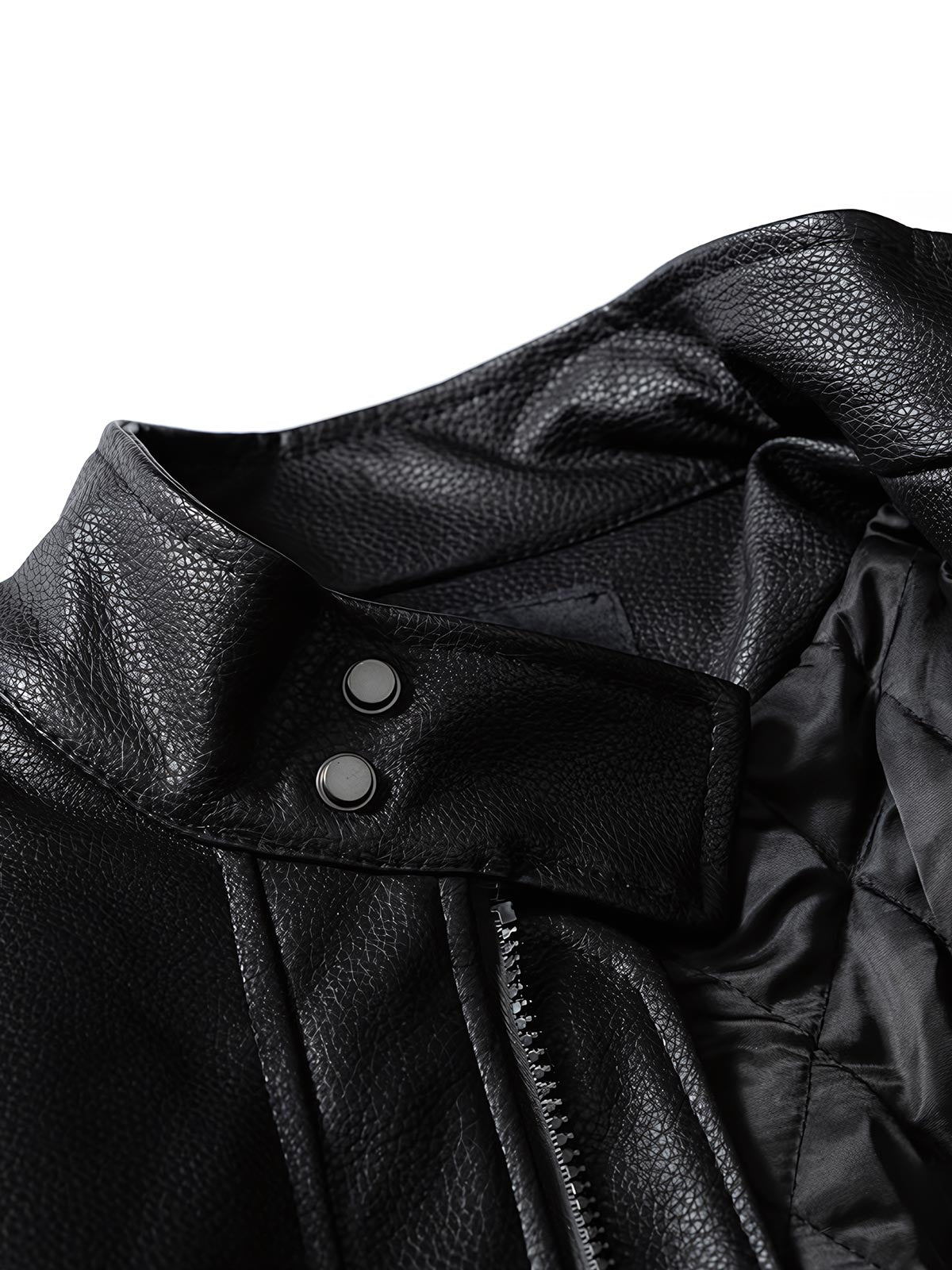 製品画像
"スタンドカラー厚手ライダースジャケット、クラシックなライダースデザインにモダンな要素を融合、内側に厚手の中綿を使用し、PUレザー外層に繊細なシボ加工が施された高級感のあるジャケット"
詳細画像
"スタンドカラー厚手ライダースジャケット、立体的なポケットと金属ジッパーのディテール、寒い季節にも最適な保温性と防風性を提供、上品なシボ加工で耐久性も抜群"