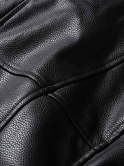 製品画像
"スタンドカラー厚手ライダースジャケット、クラシックなライダースデザインにモダンな要素を融合、内側に厚手の中綿を使用し、PUレザー外層に繊細なシボ加工が施された高級感のあるジャケット"
詳細画像
"スタンドカラー厚手ライダースジャケット、立体的なポケットと金属ジッパーのディテール、寒い季節にも最適な保温性と防風性を提供、上品なシボ加工で耐久性も抜群"