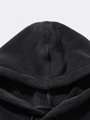 製品画像:
5色のカラーバリエーションが揃った厚手裏起毛フード付きパーカー。柔らかく肌に優しい手触りで、通気性も良好。寒い季節にぴったりな保温性を提供し、ゆったりとしたシルエットで快適な着心地。クラシックで実用性とファッション性を兼ね備えたデザイン。
詳細画像:
厚手の裏起毛素材を使用したフード付きパーカー。ポリエステル素材で作られており、肌に優しく、保温性が高い。ドローコード付きのフードデザインで、機能性とトレンド感を両立。