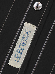 シャツのディテール、襟元とボタンのクローズアップ