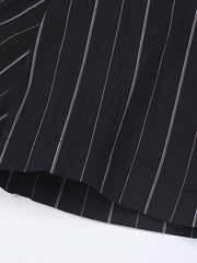 シャツのディテール、襟元とボタンのクローズアップ