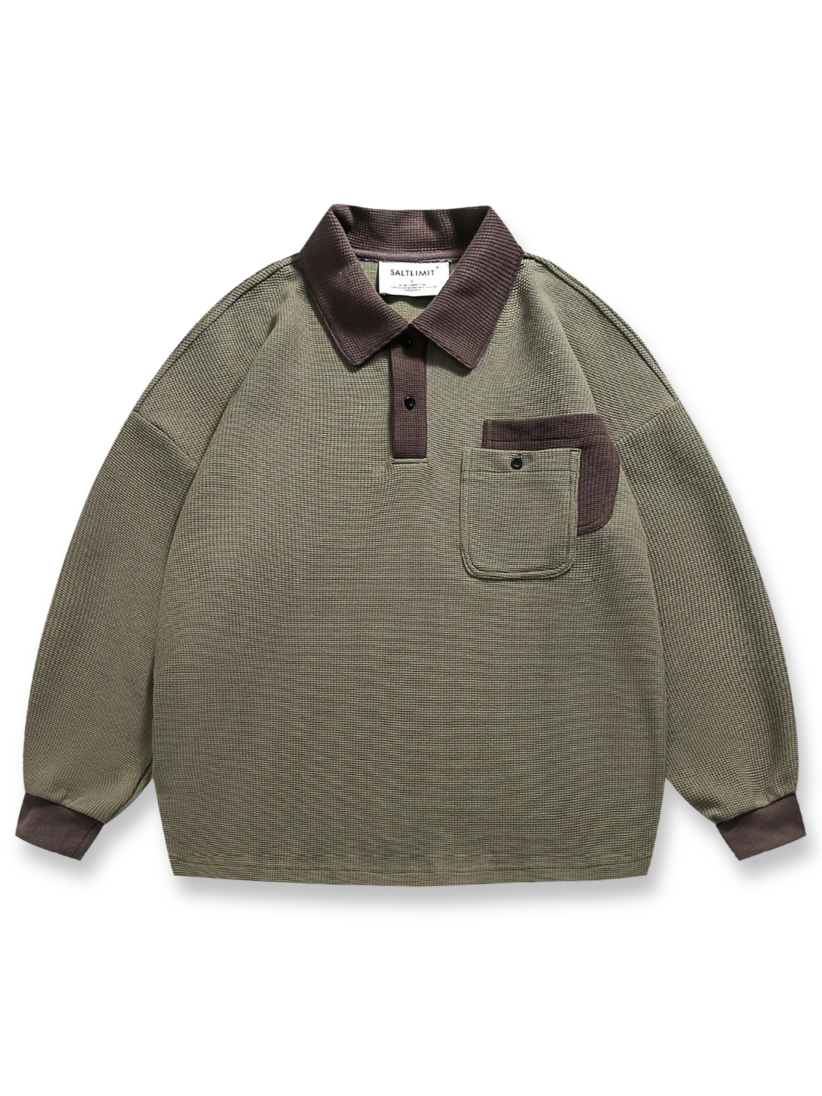 製品画像
「バイカラーオープンカラーのプルオーバースウェット全体展示図。クラシックな襟デザインとバイカラーパッチワークが視覚的な奥行き感を加え、レトロトレンドスタイルを演出。」
詳細画像
「バイカラー襟と胸元の実用的なポケットのディテール特写。デザイン性と収納力を兼ね備え、視覚的な統一感を強調しています。」