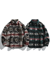 製品画像
ナバホ族の幾何学模様を取り入れたジャカード織りのウール混長袖シャツ。優れた保温性と柔らかな肌触りを実現し、レトロなスタイルと民族的な風情が特徴です。クラシックな翻領デザインで、秋冬シーズンに最適なアイテム。
詳細画像
ナバホ族の模様をジャカード織りで表現したディテール、ウールと混紡素材で作られた柔らかな肌触りと保温性。レトロなデザインとともに、しっかりとした仕立てが魅力的。