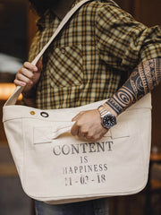 モデルが様々なコーディネートでアメリカンヴィンテージ モーターサイクル ニュースボーイバッグを着用したスタイル