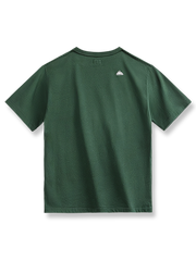 アメリカンカジュアルレタリングシャドウプリントTシャツの全身展示図。