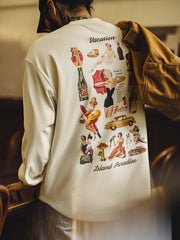 詳細画像
60年代ピンナップガールとクラシックカーをモチーフにしたポスター風プリントのディテール。高品質コットン生地に施された精巧な印刷が魅力
モデル画像
ホリデータイムにぴったりなレトロプリントTシャツを着たモデルが、デニムパンツと合わせたカジュアルスタイルを披露。リラックス感のある着心地が特徴