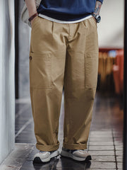 モデル画像:モデルが多ポケット ワークスラックス カジュアルパンツを着用した図