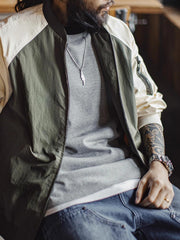 モデルがヴィンテージカラーブロックMA-1フライトジャケットをデニムやスウェットとコーディネート