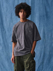 モデルが着用した復古風バティック染め半袖Tシャツ