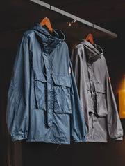 ハーフジップウィンドブレーカー