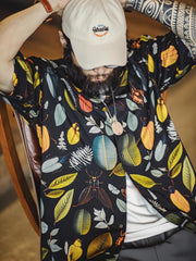 トロピカルレインフォレストプリントアロハシャツのディテール展示図