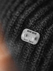 製品画像
ニットウールキャスケット 1940年代M1941デザインのレトロスタイル、現代的なアレンジで機能性とファッション性を兼ね備えたキャスケット。
詳細画像
1940年代のM1941デザインを基にしたニットウールキャスケット。高品質なウール素材と洗練されたデザインで、クラシックなレトロ感と現代的なフィット感を提供。