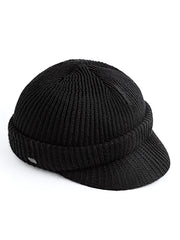 製品画像
ニットウールキャスケット 1940年代M1941デザインのレトロスタイル、現代的なアレンジで機能性とファッション性を兼ね備えたキャスケット。
詳細画像
1940年代のM1941デザインを基にしたニットウールキャスケット。高品質なウール素材と洗練されたデザインで、クラシックなレトロ感と現代的なフィット感を提供。