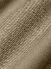 製品画像
大口ポケット ワイドカジュアルパンツ 実用性とスタイルを兼ね備えた、リラックスしたカジュアルな雰囲気を演出するレトロなワークパンツ。
詳細画像
大口ポケットとディテールが特徴的なワイドカジュアルパンツのクローズアップ。235g/mのコットンツイル生地を使用。