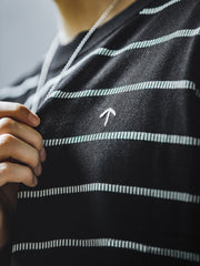 黒白 細いストライプ柄 Tシャツ