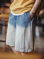 モデルが着用したヴィンテージグラデーションブルーウォッシュデニムショーツ