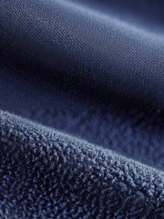 製品画像:
厚底カンガルーシューズ、レトロなブラウンスエードアッパーと合成皮革のコンビネーションデザイン、WALLABEEスタイルのU型シルエット、ヴィンテージ感を強調したクラシックなカンガルーシューズ
詳細画像:
ヒール部分に色違いアクセントが施された厚底デザイン、牛革と反絨皮(スエード)のコンビネーション、レトロな雰囲気を持つディテールアップ、耐久性と快適さを提供するゴム製ソール