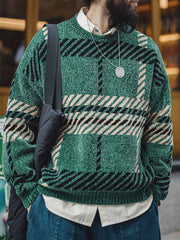 詳細画像
シェニール織りクリスマスセーターのディテール、ヴィンテージグリーンとブラウンのカラーコンビネーションとケーブル編み模様、広めのリブ袖口とアーチ型リブネックで暖かさを保つデザイン
モデル画像
ヴィンテージグリーンとブラウンのシェニール織りクリスマスセーターを着用したモデル、北欧風のケーブル編みデザインが冬の祝祭感を引き立てるスタイル