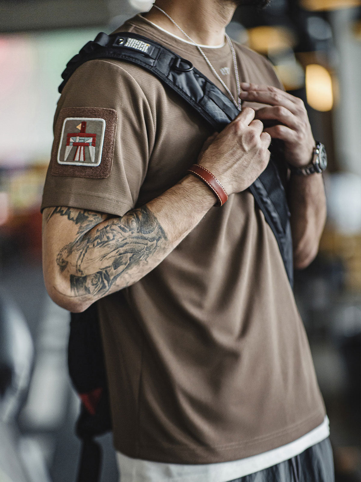 詳細画像:ベルクロの刺繍と洗い加工ディテール図