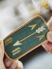 詳細画像:ベルクロの刺繍と洗い加工ディテール図