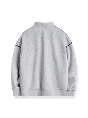 製品画像
「ハーフジップ スタンドカラーデザインと霜降り模様の中空構造素材を使用したスウェット。コントラストカラーのパイピングと立体的なシルエットが特徴の秋冬向け多機能スウェットの全体展示図」
詳細画像
「ハーフジップ スタンドカラー スウェットのディテールクローズアップ。コントラストパイピング仕上げと刺繍されたオールモチーフがアクセントになった霜降り模様の中空構造素材の特徴を強調」