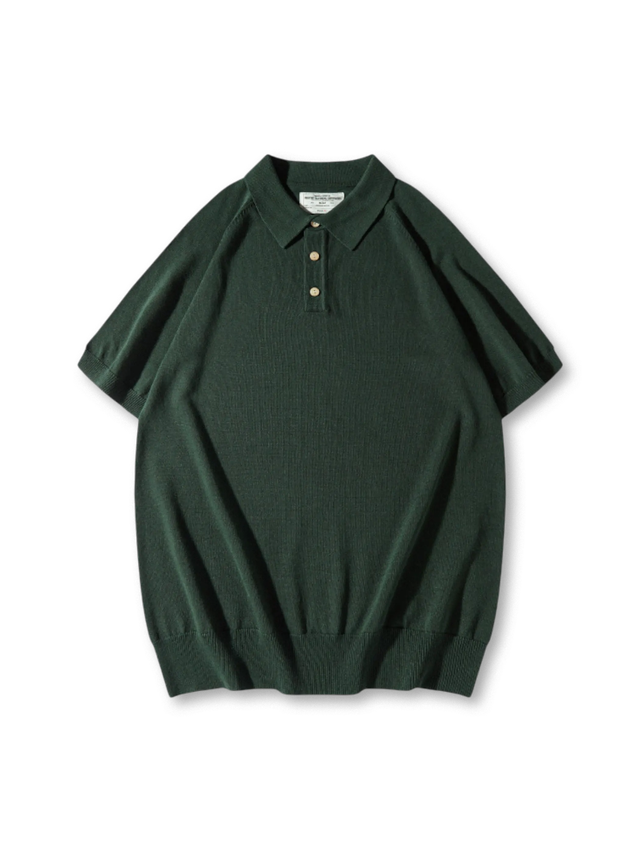 リブ編みの凹凸と七つ穴襟のディテールクローズアップ