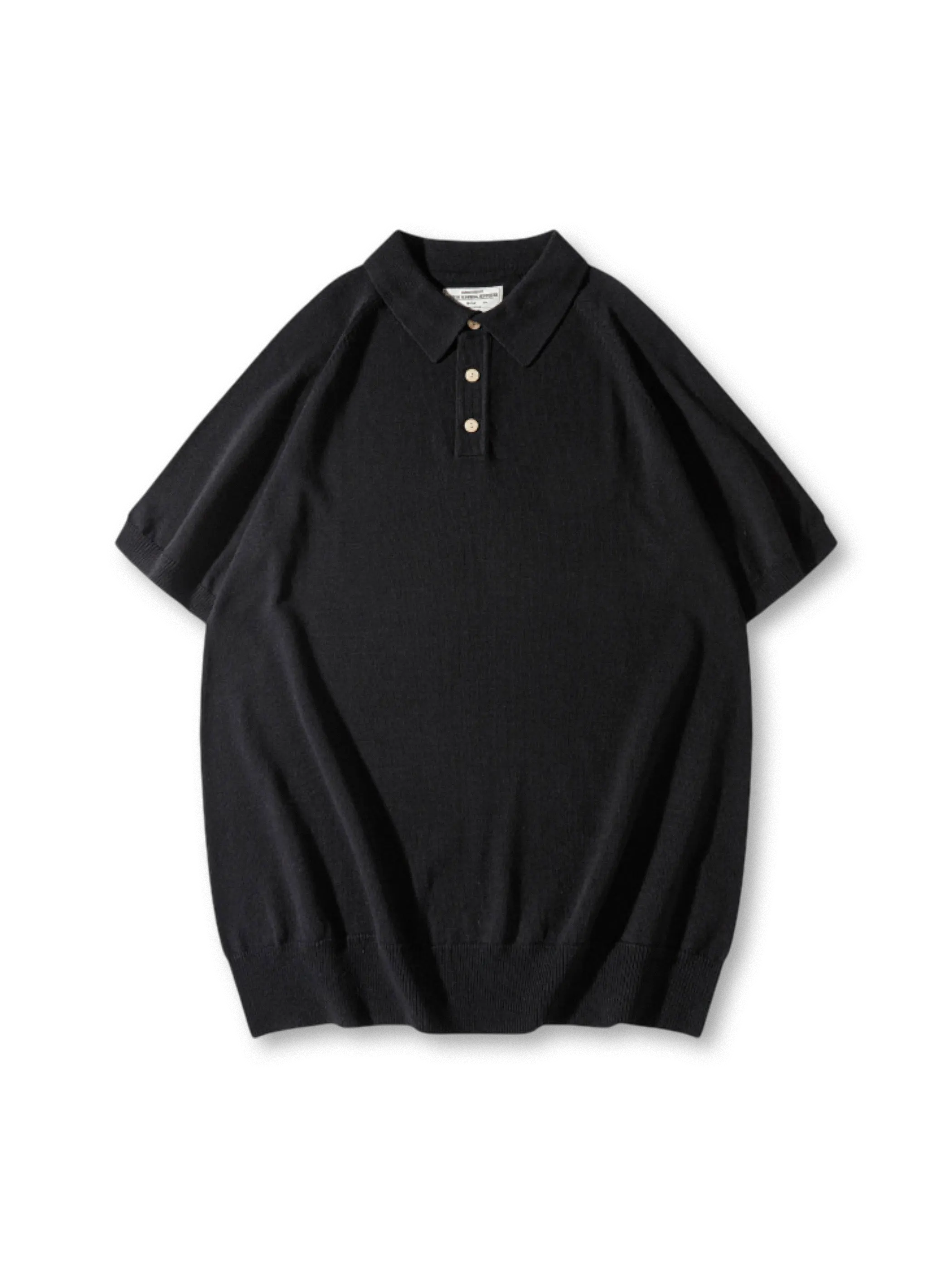 リブ編みの凹凸と七つ穴襟のディテールクローズアップ