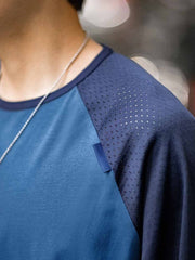 コントラストカラー&メッシュパネル長袖Tシャツ