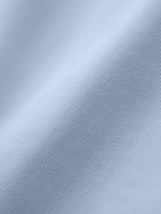 アイスブルーのTシャツ、フロントに「FEARLESS」3Dプリント