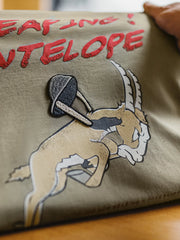 跳ねるアンテロープ刺繍発泡プリントTシャツ