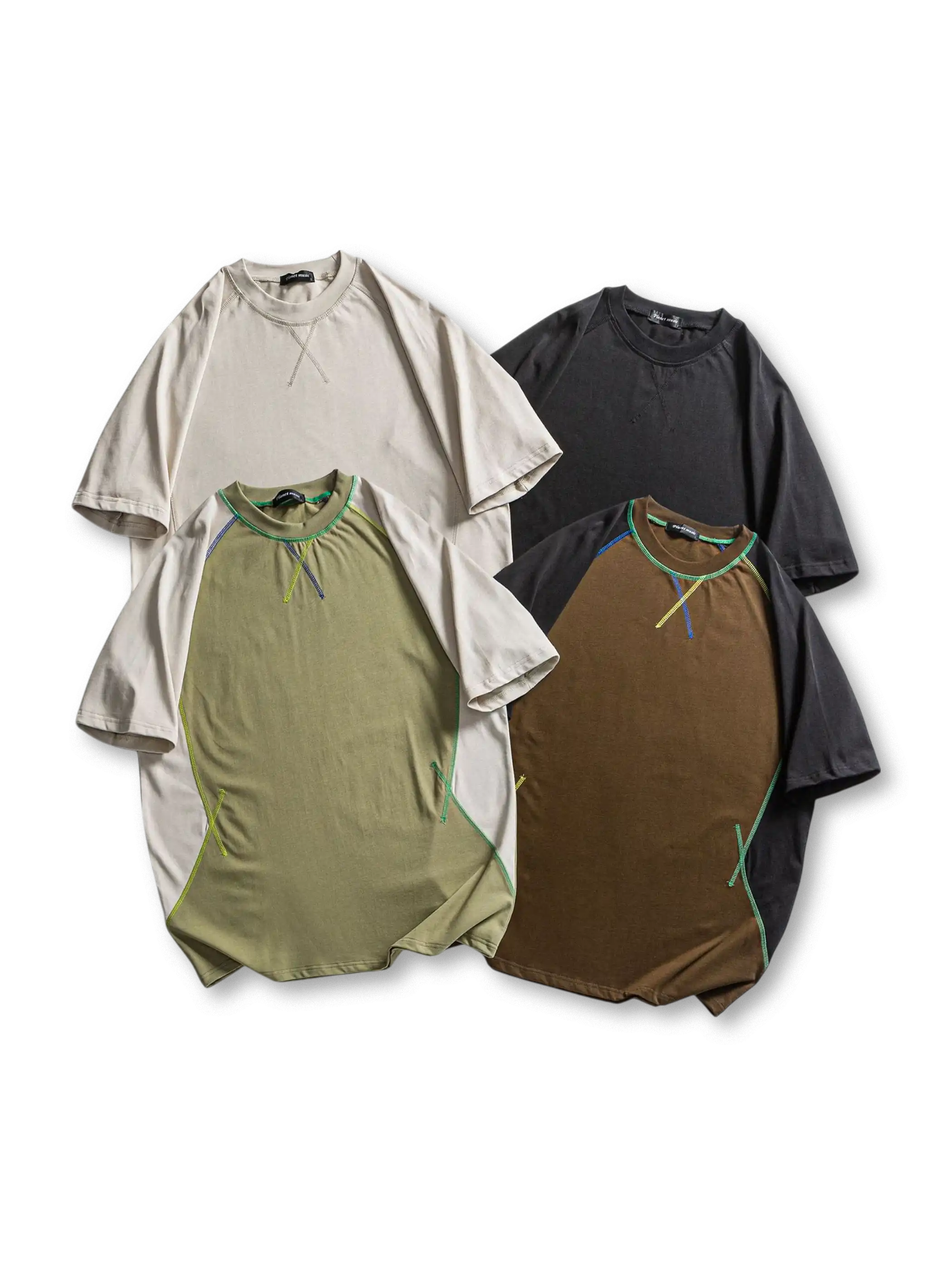 ラグラン切り替えと配色ステッチが施された半袖Tシャツ