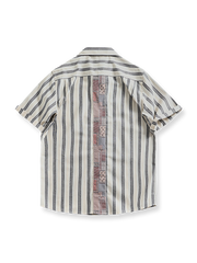 ストライプ配色半袖シャツの正面展示