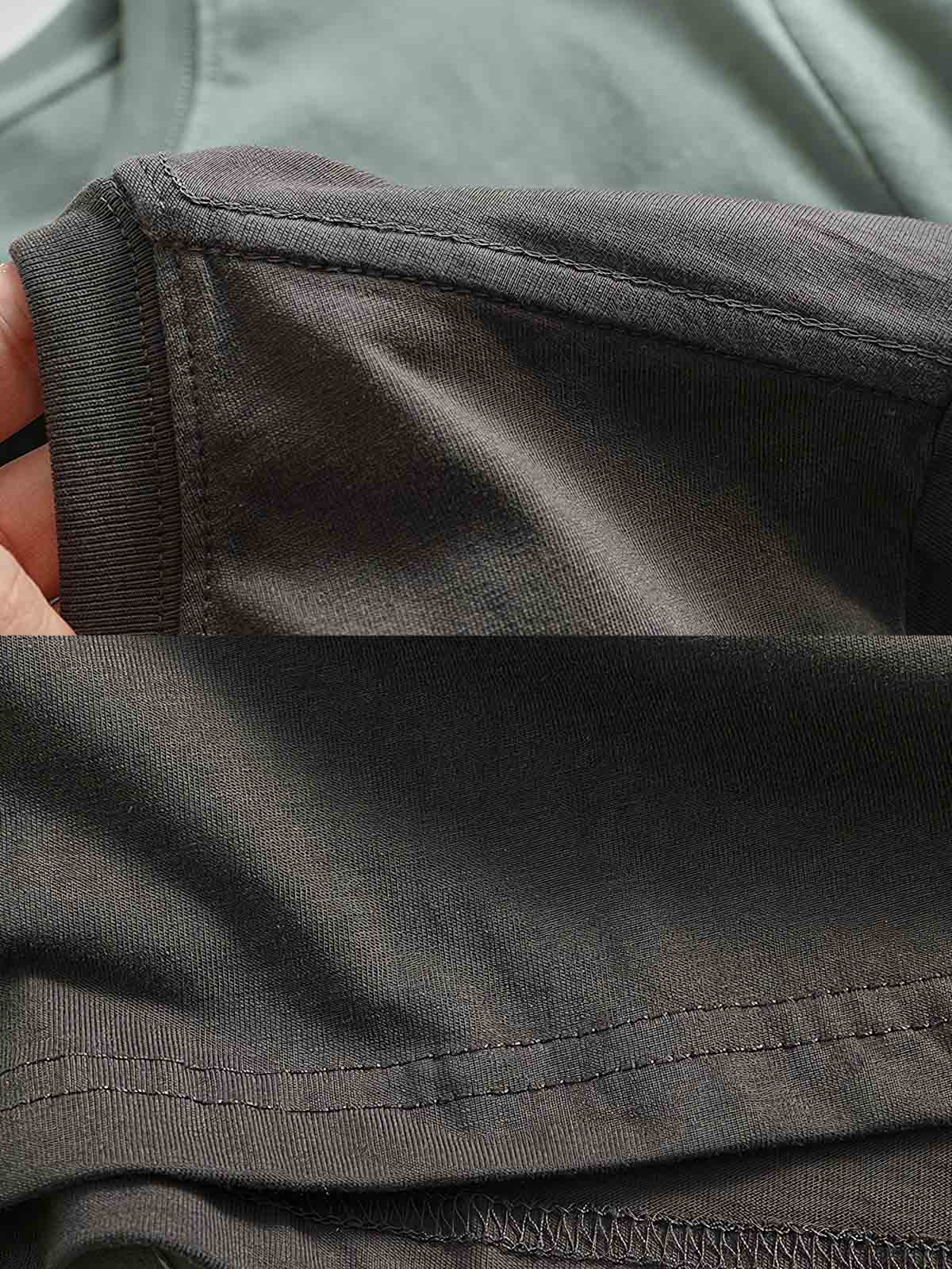 Tシャツのリブ付きクルーネックとレーシングエレメントプリントの詳細