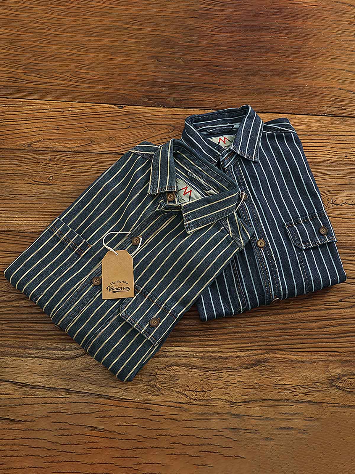 製品画像: ヘビーストライプデニムワークシャツの正面展示
詳細画像: 肘のパッチとストライプのディテールクローズアップ
モデル画像