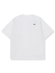 詳細画像: ファームイメージTシャツのディテール図、フロントプリントと背面のブランドロゴを展示