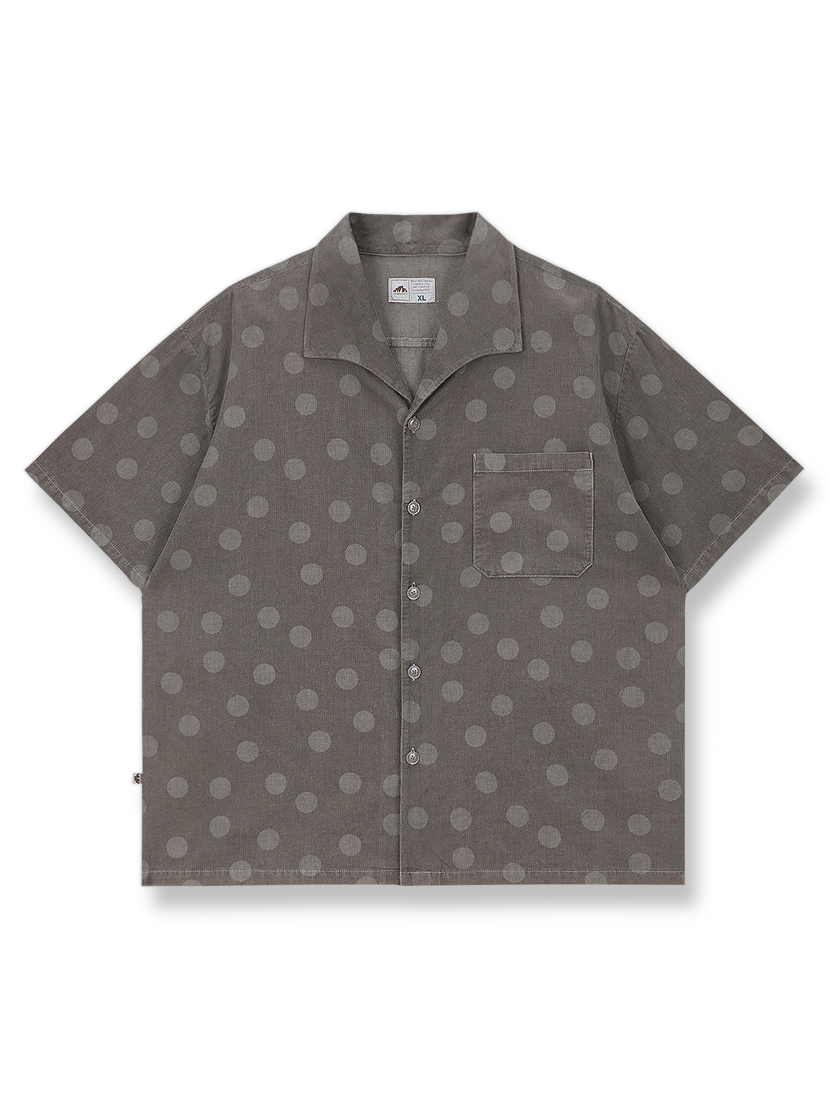 製品画像: ドット加工コーデュロイシャツの正面図、手描きドットの焦げ跡デザインを展示