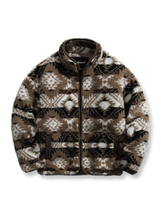 製品画像:
レトロなナバホ柄デザインとラムファー素材を使用した暖かい中綿ジャケット。スタンドカラーで寒さから守り、アウトドアシーンに最適。
詳細画像:
ナバホ柄が施されたラムファー中綿ジャケット、厚手で温かく、快適な着心地と高い防寒性能を誇ります。