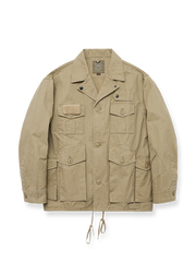 多数のポケットとクラシックなカラーが特徴の機能的フィッシングジャケット