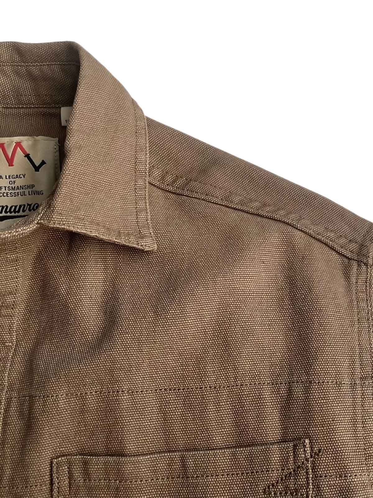 製品画像
「耐久性の高い厚手のキャンバス素材とウォッシュ加工が特徴のワークシャツ全体イメージ。クラシックなダブル胸ポケットとヴィンテージ感あふれるデザインが魅力。」
詳細画像
「左右対称のダブル胸ポケットとウォッシュ加工が施されたキャンバス生地のディテールクローズアップ。ラウンドヘムデザインで立体感を演出。」