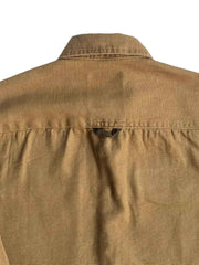 製品画像
「耐久性の高い厚手のキャンバス素材とウォッシュ加工が特徴のワークシャツ全体イメージ。クラシックなダブル胸ポケットとヴィンテージ感あふれるデザインが魅力。」
詳細画像
「左右対称のダブル胸ポケットとウォッシュ加工が施されたキャンバス生地のディテールクローズアップ。ラウンドヘムデザインで立体感を演出。」