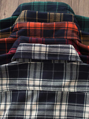 製品画像
「ヴィンテージ加工を施したチェック柄厚手シャツ全体のイメージ。クラシックなアメカジデザインと300gのTR混紡生地が特徴で、5色展開の豊富な選択肢を提供。」
詳細画像
「ツーポケットディテールとヴィンテージ加工チェック柄が施されたTR混紡生地のクローズアップ。滑らかな触感とフランネルのような暖かさを備えた300gの厚手素材。」