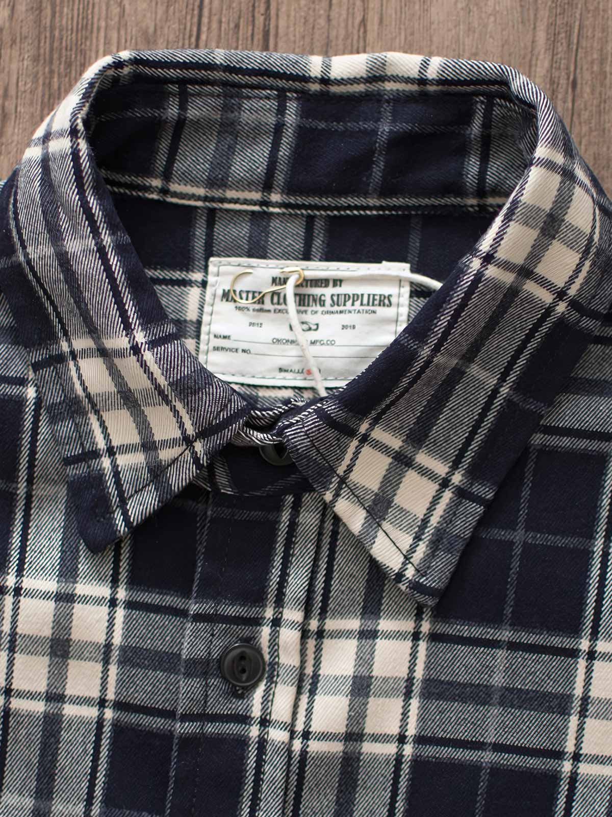 製品画像
「ヴィンテージ加工を施したチェック柄厚手シャツ全体のイメージ。クラシックなアメカジデザインと300gのTR混紡生地が特徴で、5色展開の豊富な選択肢を提供。」
詳細画像
「ツーポケットディテールとヴィンテージ加工チェック柄が施されたTR混紡生地のクローズアップ。滑らかな触感とフランネルのような暖かさを備えた300gの厚手素材。」