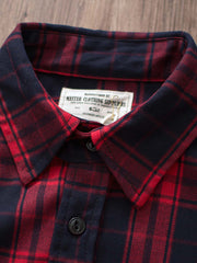 製品画像
「ヴィンテージ加工を施したチェック柄厚手シャツ全体のイメージ。クラシックなアメカジデザインと300gのTR混紡生地が特徴で、5色展開の豊富な選択肢を提供。」
詳細画像
「ツーポケットディテールとヴィンテージ加工チェック柄が施されたTR混紡生地のクローズアップ。滑らかな触感とフランネルのような暖かさを備えた300gの厚手素材。」