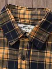 製品画像
「ヴィンテージ加工を施したチェック柄厚手シャツ全体のイメージ。クラシックなアメカジデザインと300gのTR混紡生地が特徴で、5色展開の豊富な選択肢を提供。」
詳細画像
「ツーポケットディテールとヴィンテージ加工チェック柄が施されたTR混紡生地のクローズアップ。滑らかな触感とフランネルのような暖かさを備えた300gの厚手素材。」