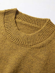 製品画像
「ウール混紡ニットセーター、バイカラー切り替えデザインと防水ナイロン裾、粗い五本針編みで重厚感を演出し、高い保温性を提供。ジッパーポケットと太めドローコードによる実用性と視覚的アクセントが特徴。」
詳細画像
「粗い五本針編みで編まれたウール混紡ニット、ジッパーポケットが胸元に配置され、防水ナイロン裾で耐久性と防水性を実現。裾の太めドローコードで調整可能なフィット感。」